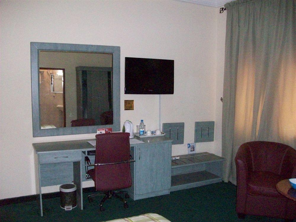 Hotel De Bently Абуджа Экстерьер фото