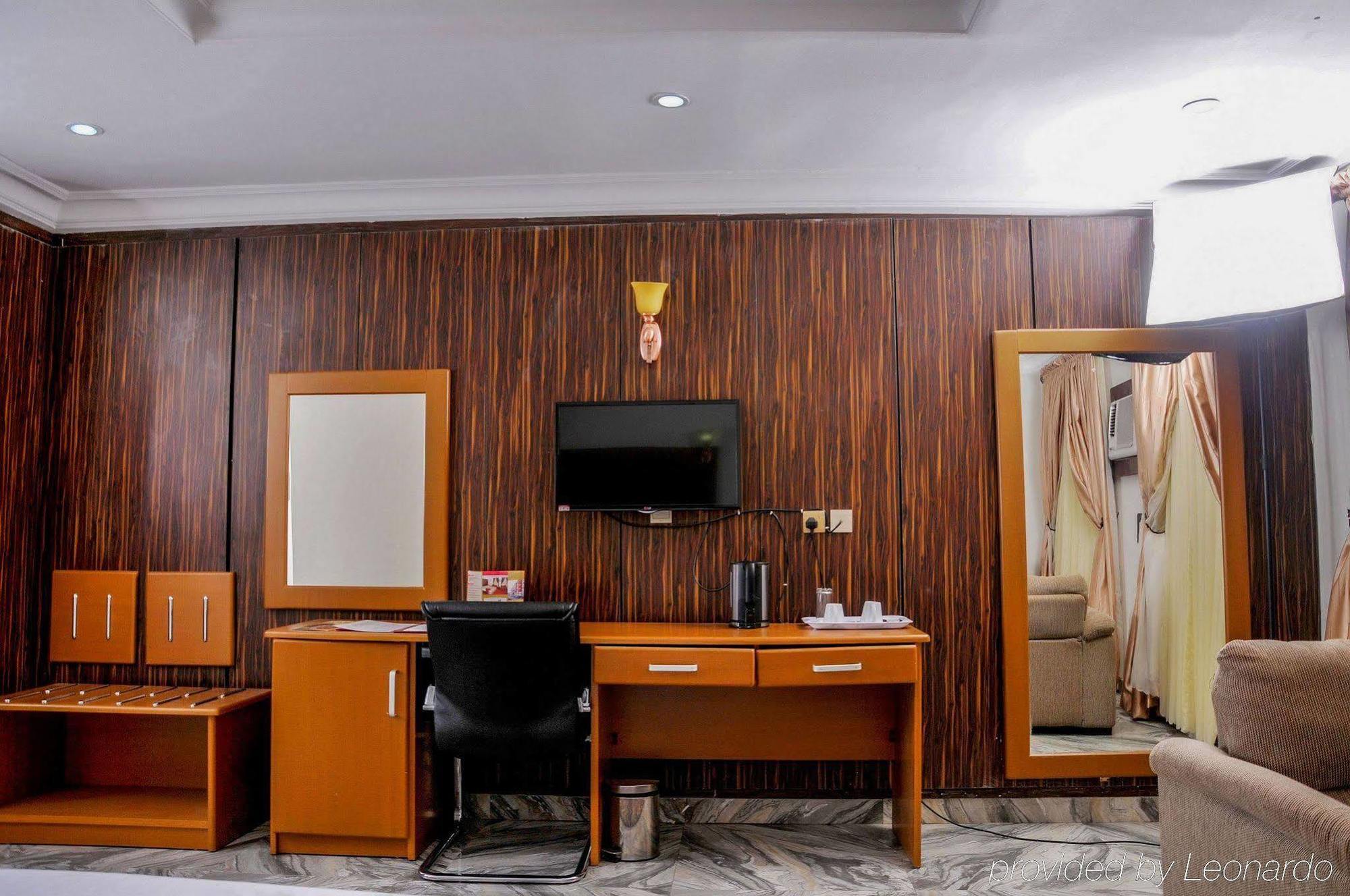 Hotel De Bently Абуджа Экстерьер фото