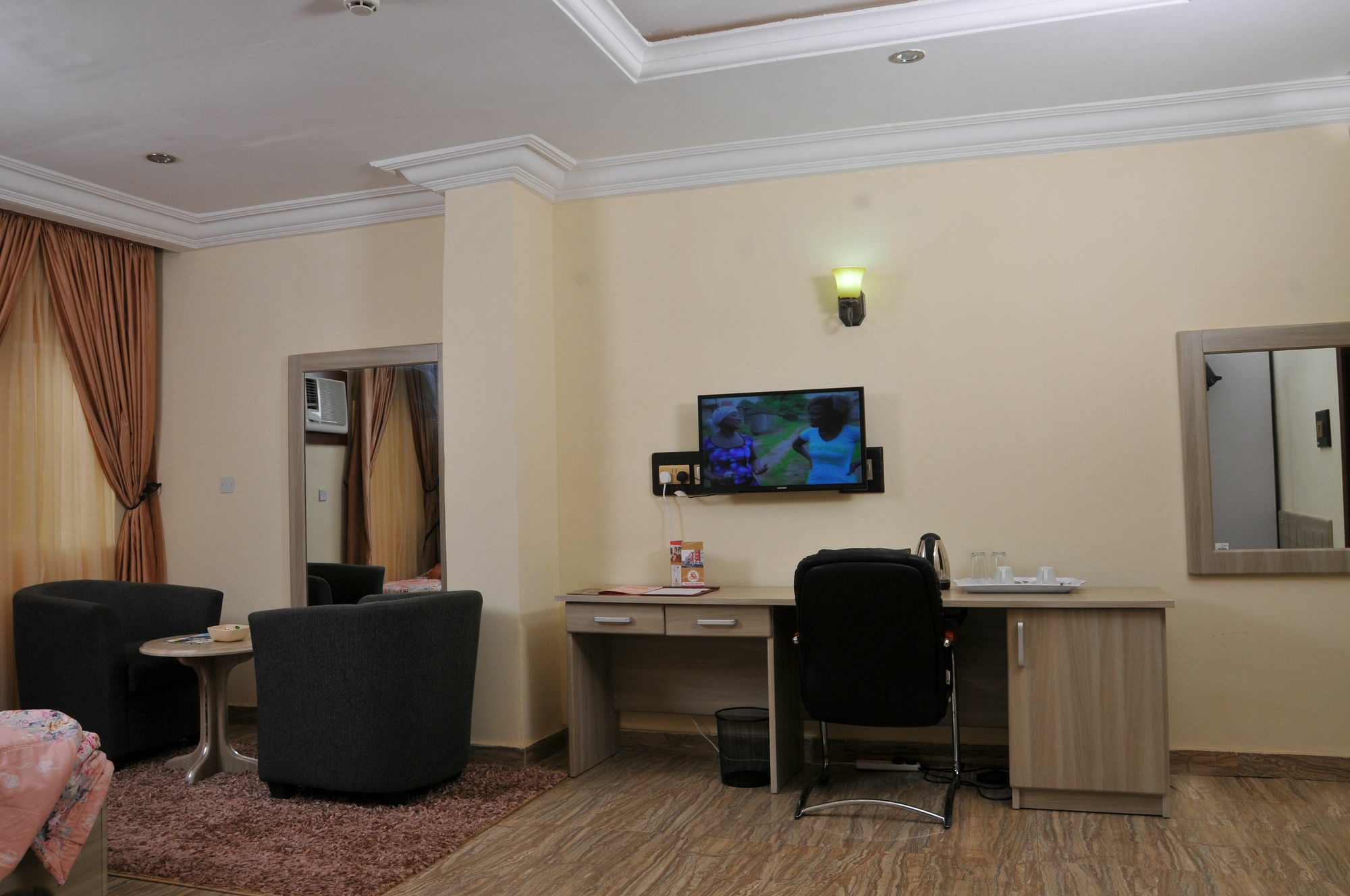 Hotel De Bently Абуджа Экстерьер фото