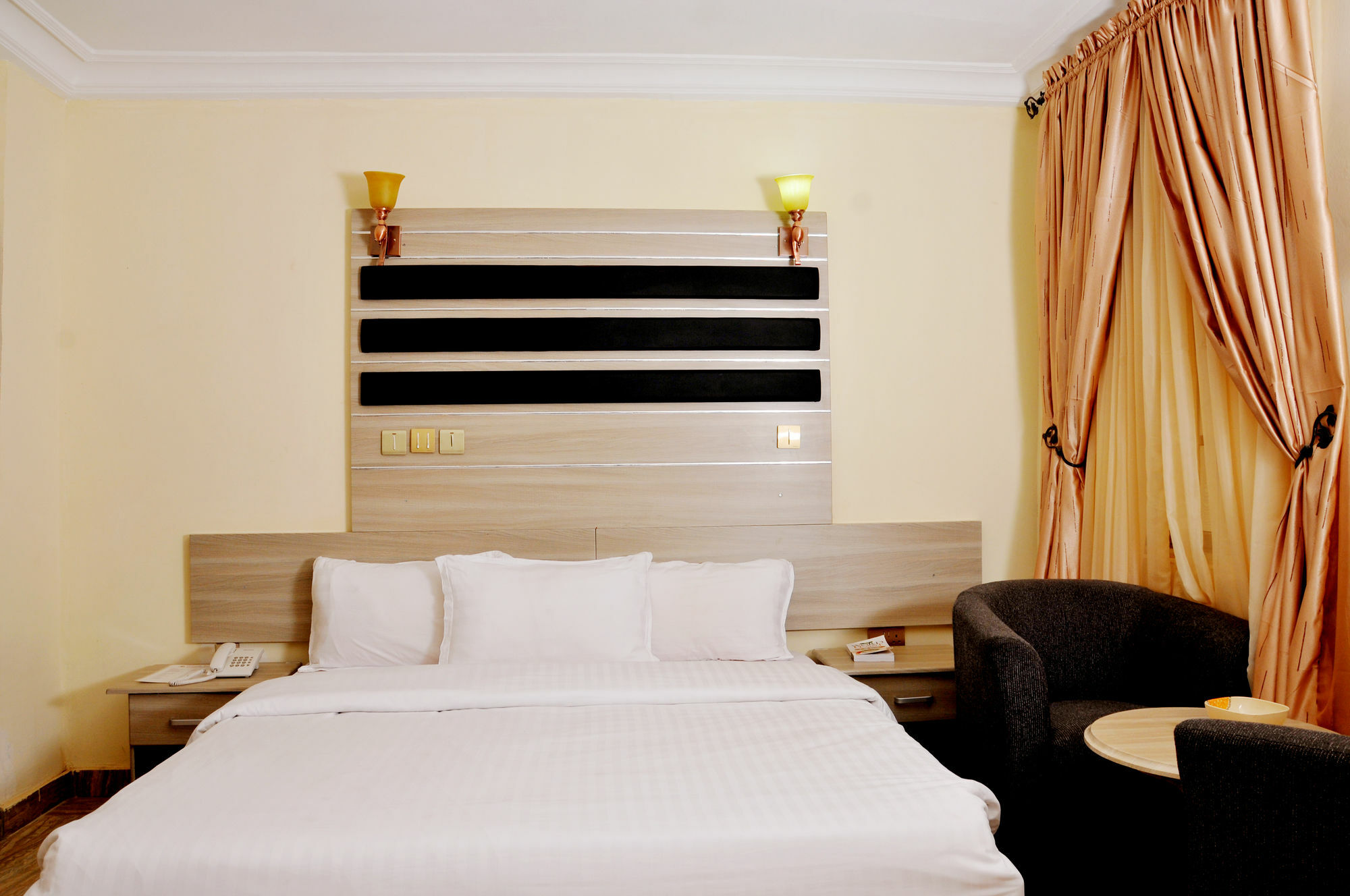 Hotel De Bently Абуджа Экстерьер фото