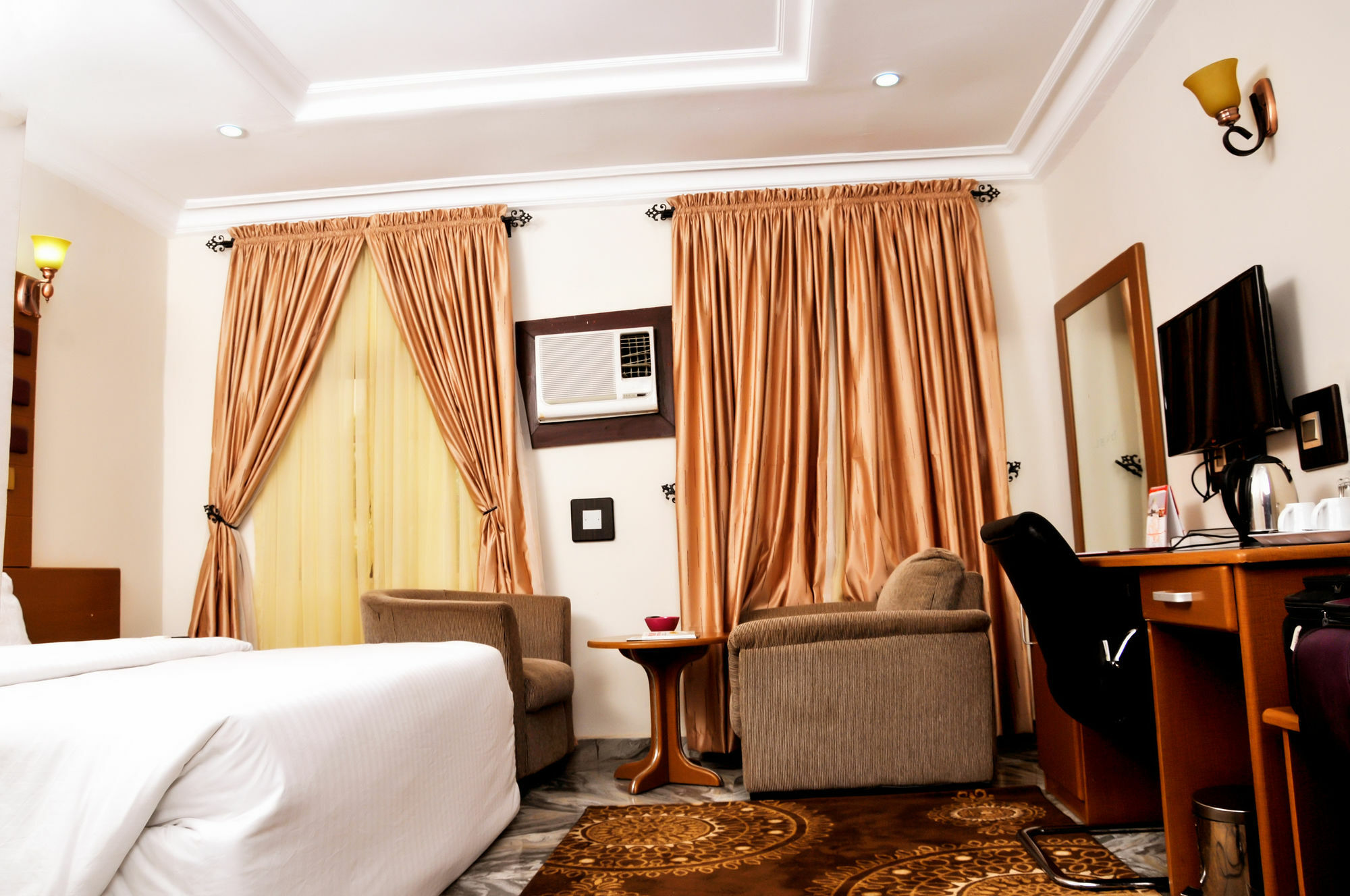 Hotel De Bently Абуджа Экстерьер фото