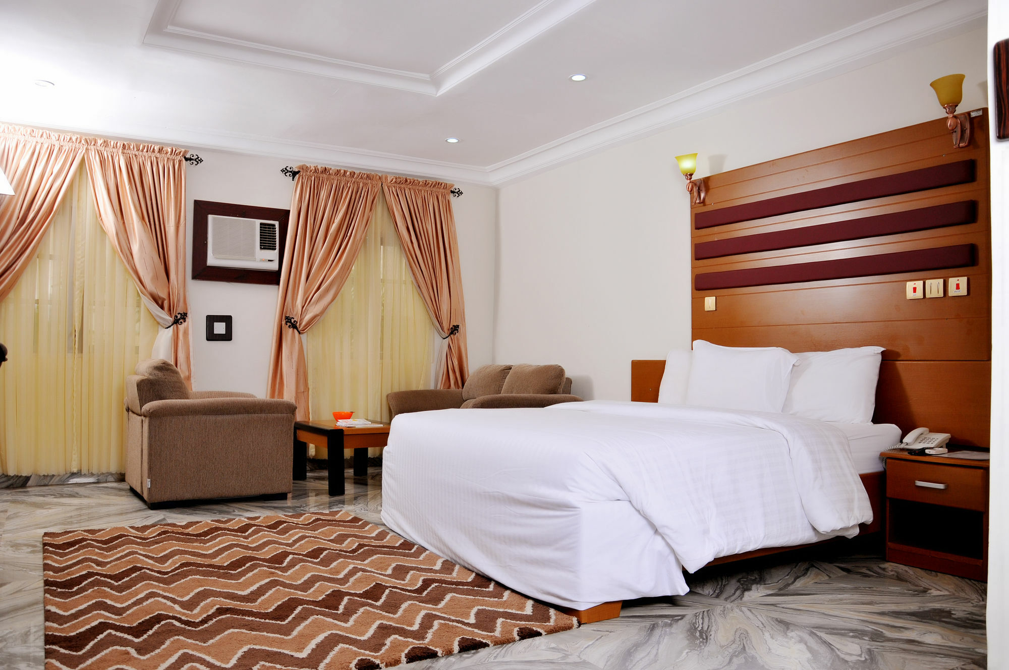 Hotel De Bently Абуджа Экстерьер фото