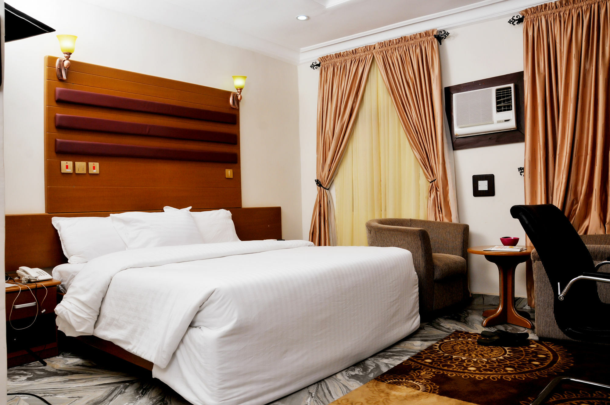 Hotel De Bently Абуджа Экстерьер фото