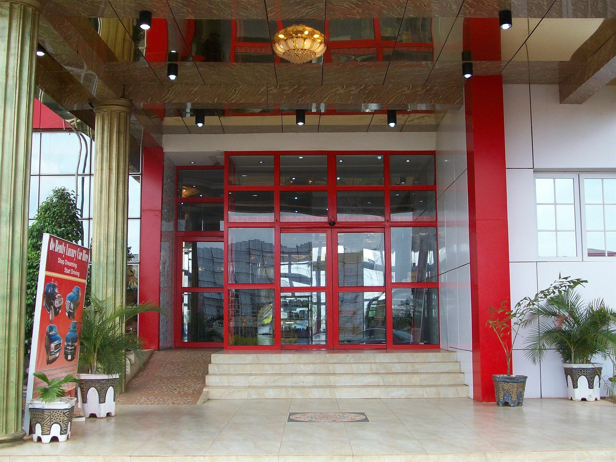 Hotel De Bently Абуджа Экстерьер фото
