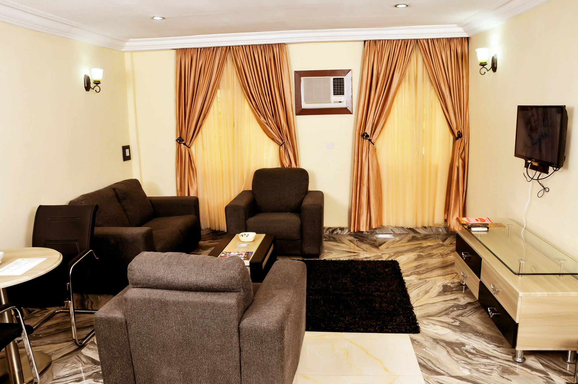 Hotel De Bently Абуджа Экстерьер фото